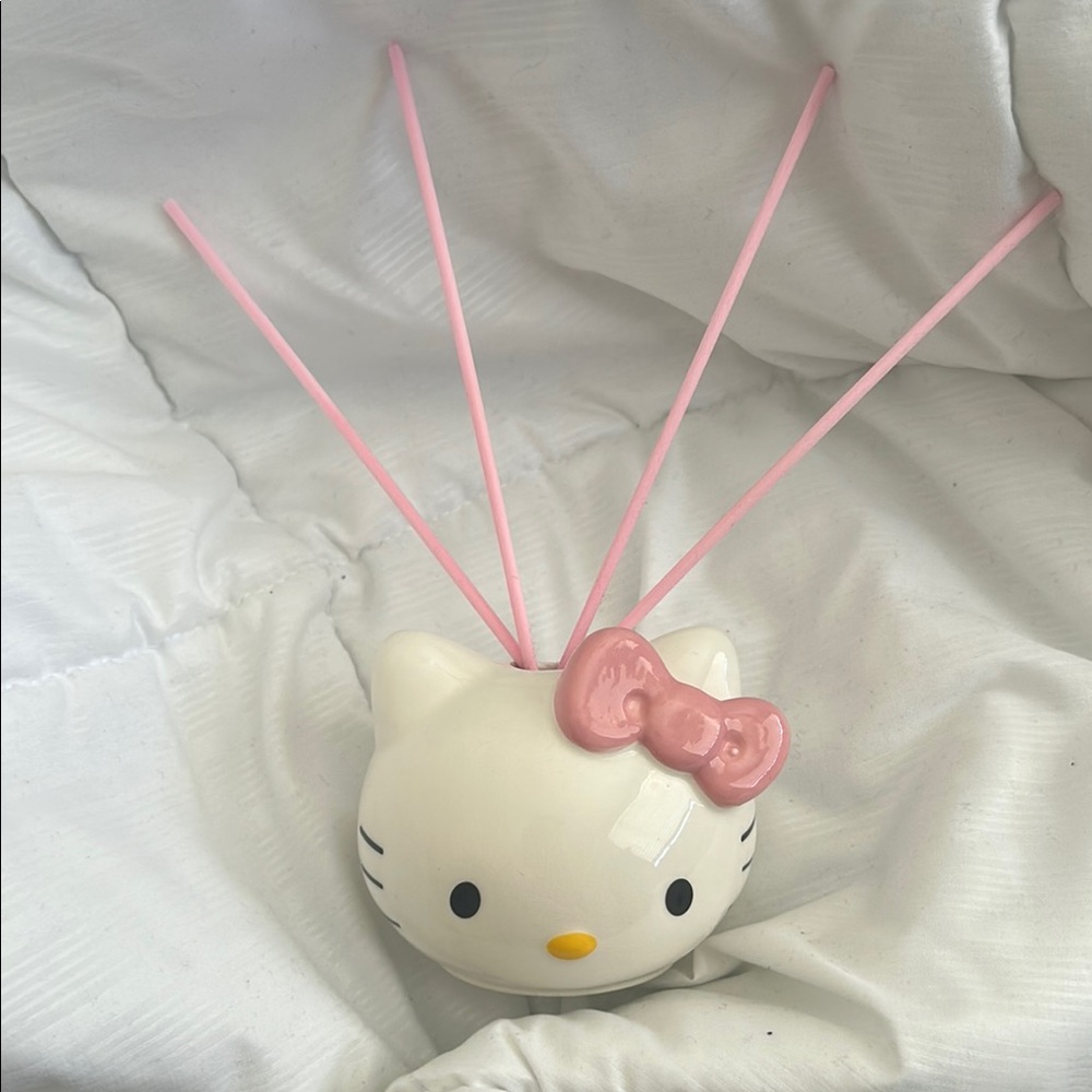 Hello Kitty Ceramic Diffuser with Pink Sticks